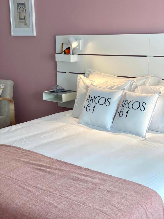 Arcos 61
